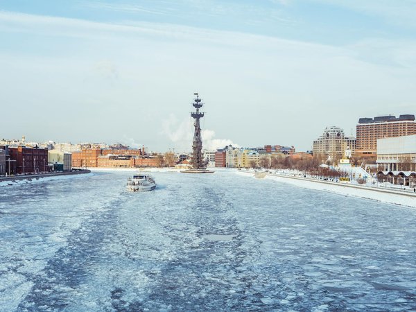 L'Éclat Littéraire de la Tour Eiffel : Un Voyage à Travers les Pages
